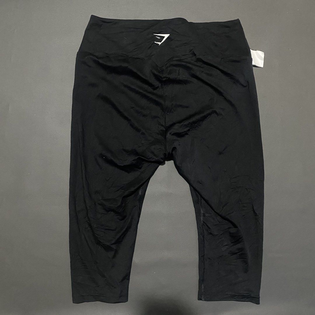 Gym shark leggings (Category: Activewear) located in Trento. Submitted by estilounico02 (Listing ID 1469071748, Image 2). Description: Cut washtag Waist 31 (stretchable) Length 24.5 For womens No issue 9/10 color rate 400 free shipping fee.