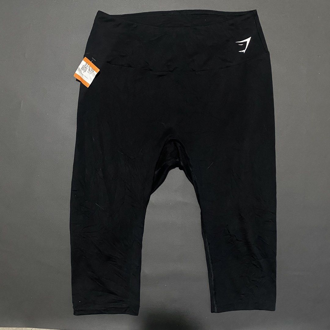 Gym shark leggings (Category: Activewear) located in Trento. Submitted by estilounico02 (Listing ID 1469071748, Image 1). Description: Cut washtag Waist 31 (stretchable) Length 24.5 For womens No issue 9/10 color rate 400 free shipping fee.