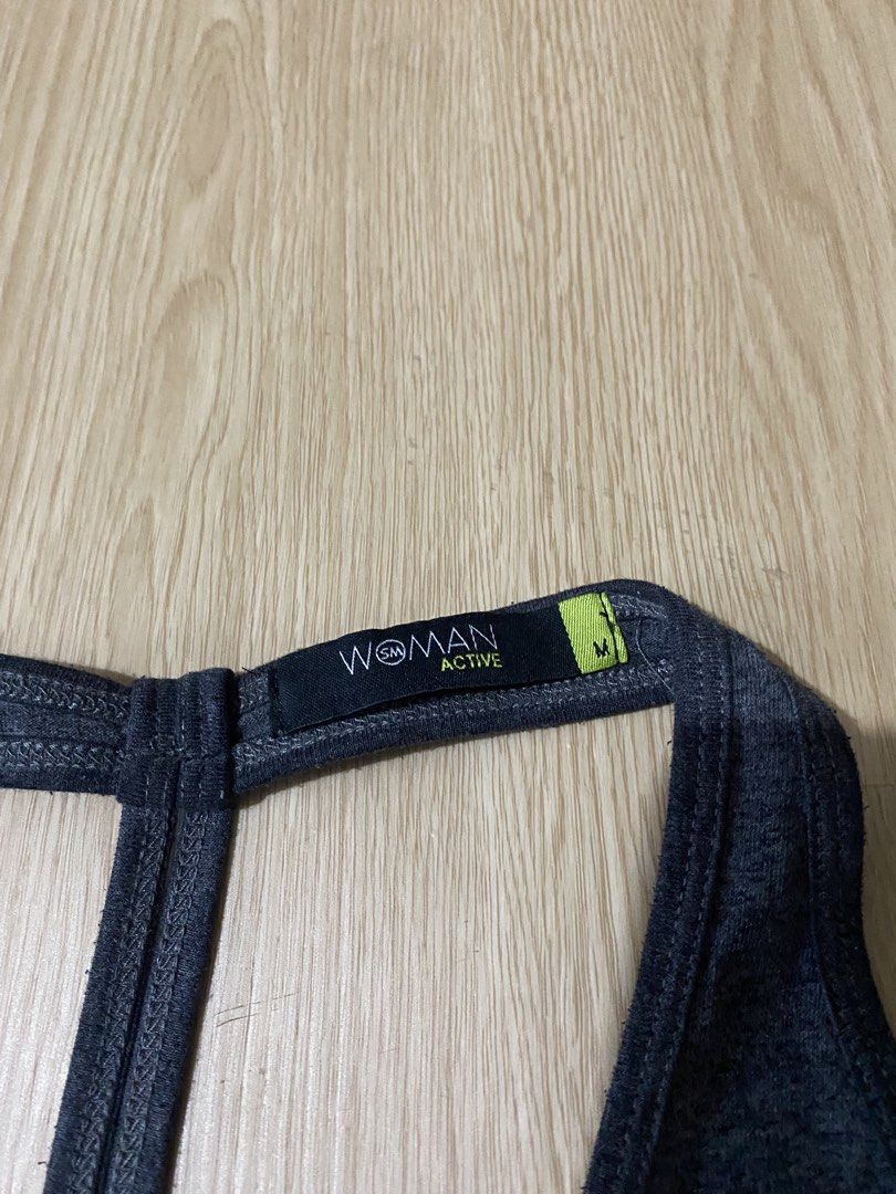 Gym Top Medium (Category: Activewear) located in Quezon City. Submitted by jmxyz (Listing ID 1468936110, Image 3). Description: - size: medium 📍 greenfield, mandaluyong.