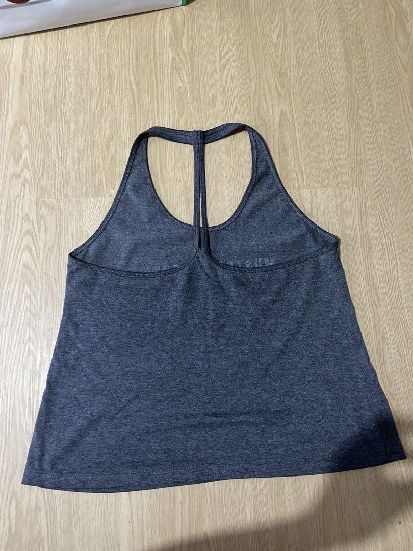 Gym Top Medium (Category: Activewear) located in Quezon City. Submitted by jmxyz (Listing ID 1468936110, Image 2). Description: - size: medium 📍 greenfield, mandaluyong.