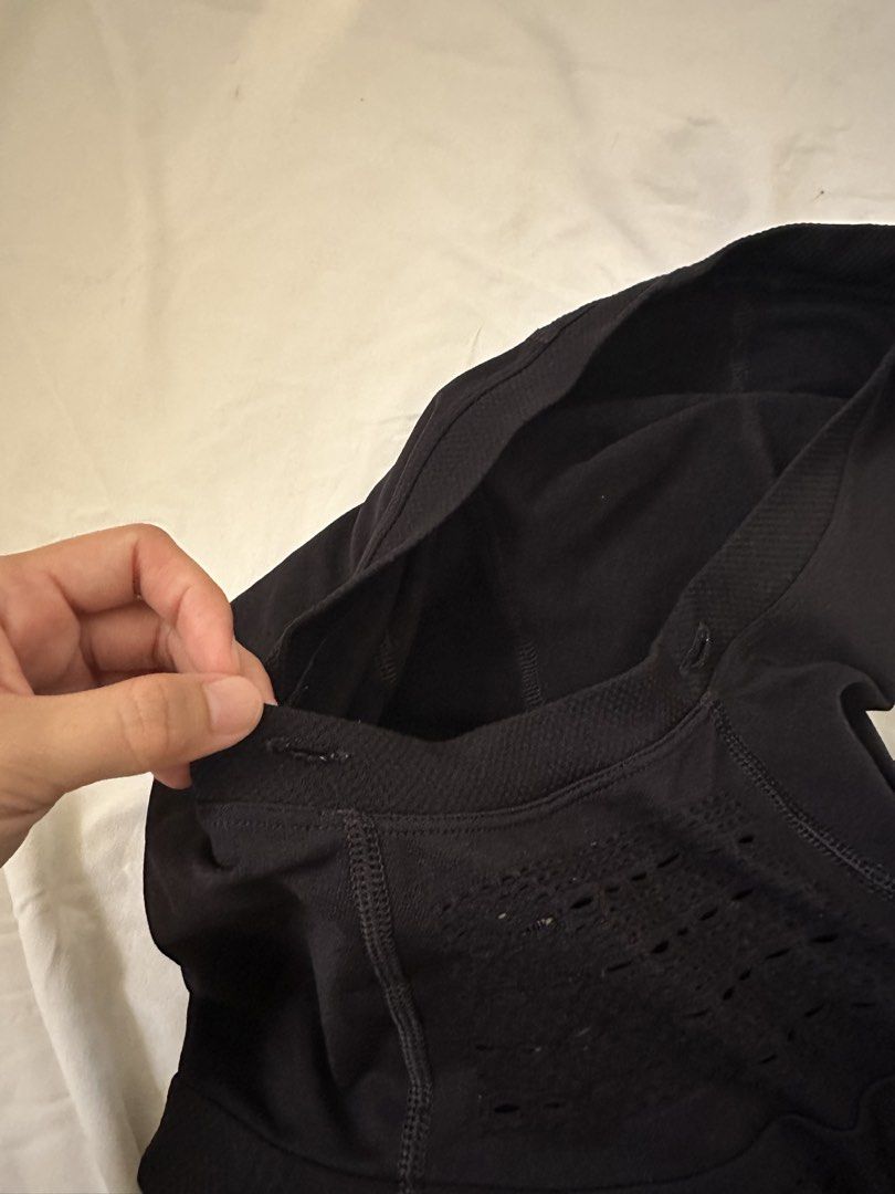 Gymshark jacket (Category: Activewear) located in Manila. Submitted by vintageprelovedjapan (Listing ID 1468943695, Image 3). Description: string missing manila buyer c/o lalamove/grabexpress.