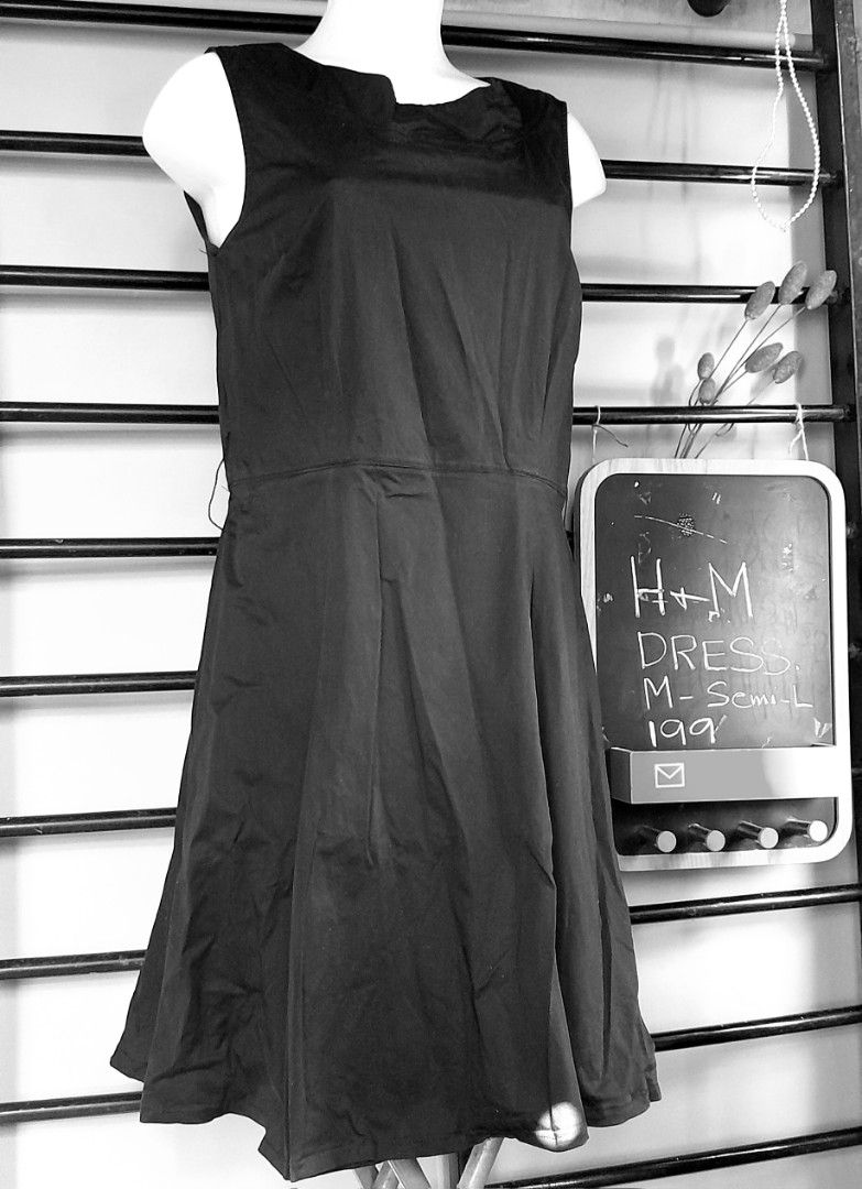 H & M Black Dress (Category: Dresses) located in Batangas. Submitted by norskieshoppe (Listing ID 1468997456, Image 3). Description: semi - large- large 9/10 color condition nice fit7.