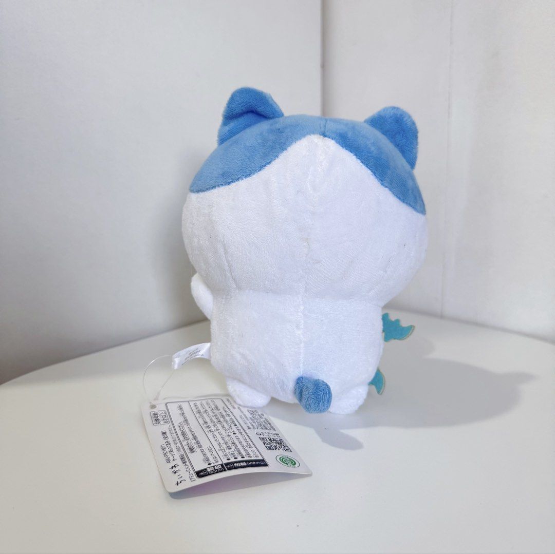 Hachiware Chiikawa Fighting Pose Small Plush (Category: Plushies & Soft Toys) located in Manila. Submitted by ashyyel_ (Listing ID 1469146943, Image 2). Description: have dirt sa may sword niya comes with papertag.