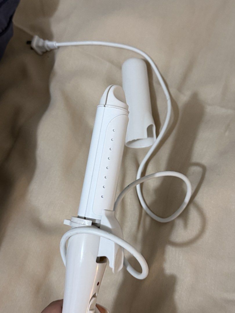 Hair curler (Category: Hair) located in Taguig. Submitted by mengxir20193848 (Listing ID 1469096608, Image 2). Description: .