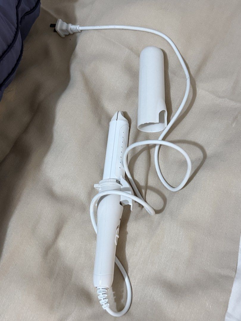 Hair curler (Category: Hair) located in Taguig. Submitted by mengxir20193848 (Listing ID 1469096608, Image 1). Description: .