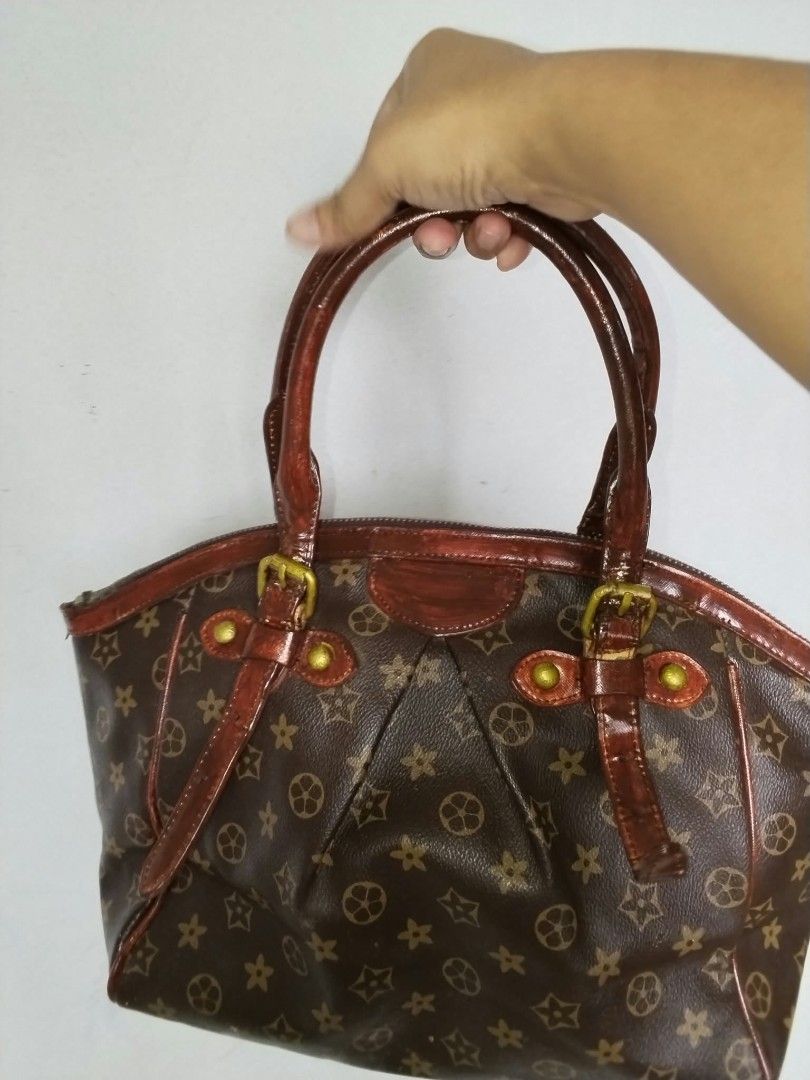 Handbag lv (Category: Tote Bags) located in Manila. Submitted by bagelyascollection (Listing ID 1468966727, Image 1). Description: Louis Vuitton handbag medium size vintage type na.
