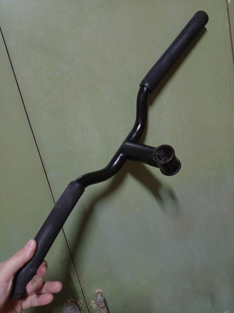 Handlebar with Integrated Stem (Category: Bicycles) located in Marikina City. Submitted by s1xtr3y_63 (Listing ID 1468974728, Image 2). Description: - Color/Finish: Glossy black - Material: Sturdy metal build - Setup: Integrated stem with hex bolt clamp - Extras: Grips included - From Mongoose Maurice 2010 fixed gear bike P500 fixed Marikina Area .