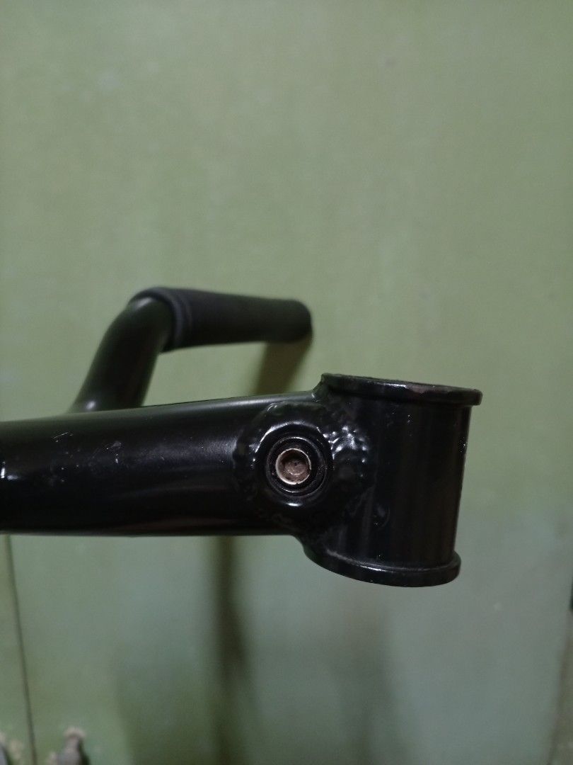 Handlebar with Integrated Stem (Category: Bicycles) located in Marikina City. Submitted by s1xtr3y_63 (Listing ID 1468974728, Image 3). Description: - Color/Finish: Glossy black - Material: Sturdy metal build - Setup: Integrated stem with hex bolt clamp - Extras: Grips included - From Mongoose Maurice 2010 fixed gear bike P500 fixed Marikina Area .