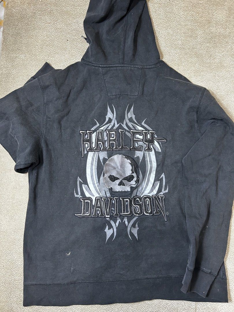 Harley Davidson Hoodie (Category: Coats, Jackets and Outerwear) located in Aurora. Submitted by purethrift07 (Listing ID 1469034835, Image 2). Description: Maganda Dm me Med .