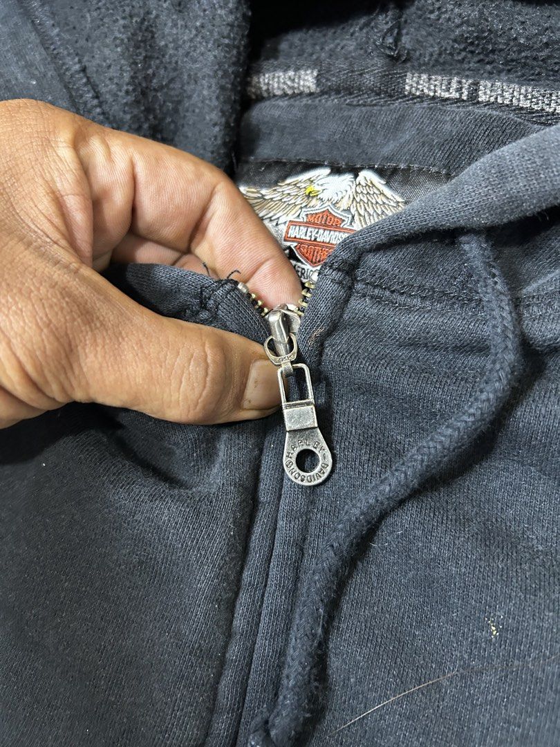 Harley Davidson Hoodie (Category: Coats, Jackets and Outerwear) located in Aurora. Submitted by purethrift07 (Listing ID 1469034835, Image 3). Description: Maganda Dm me Med .
