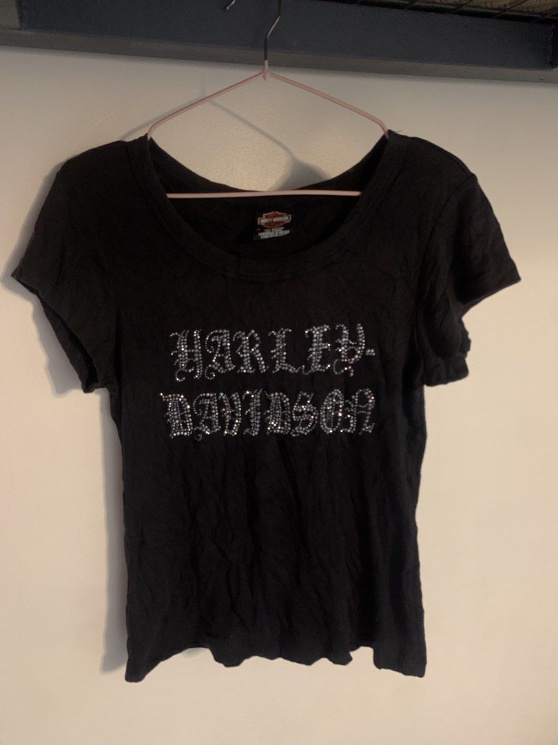 Harley-Davidson Rhinestone Logo Black T-Shirt Medium (Category: Shirts) located in Andop. Submitted by isha.ae (Listing ID 1468978826, Image 1). Description: - Authentic Harley-Davidson black graphic tee - Size: Medium - Eye-catching rhinestone lettering on the front - Scoop neckline with short sleeves - Material: 100% soft cotton - Care: Machine wash cold on delicate cycle - Condition: Excellent, with original De-lux merchandise tag - HD JAPAN.