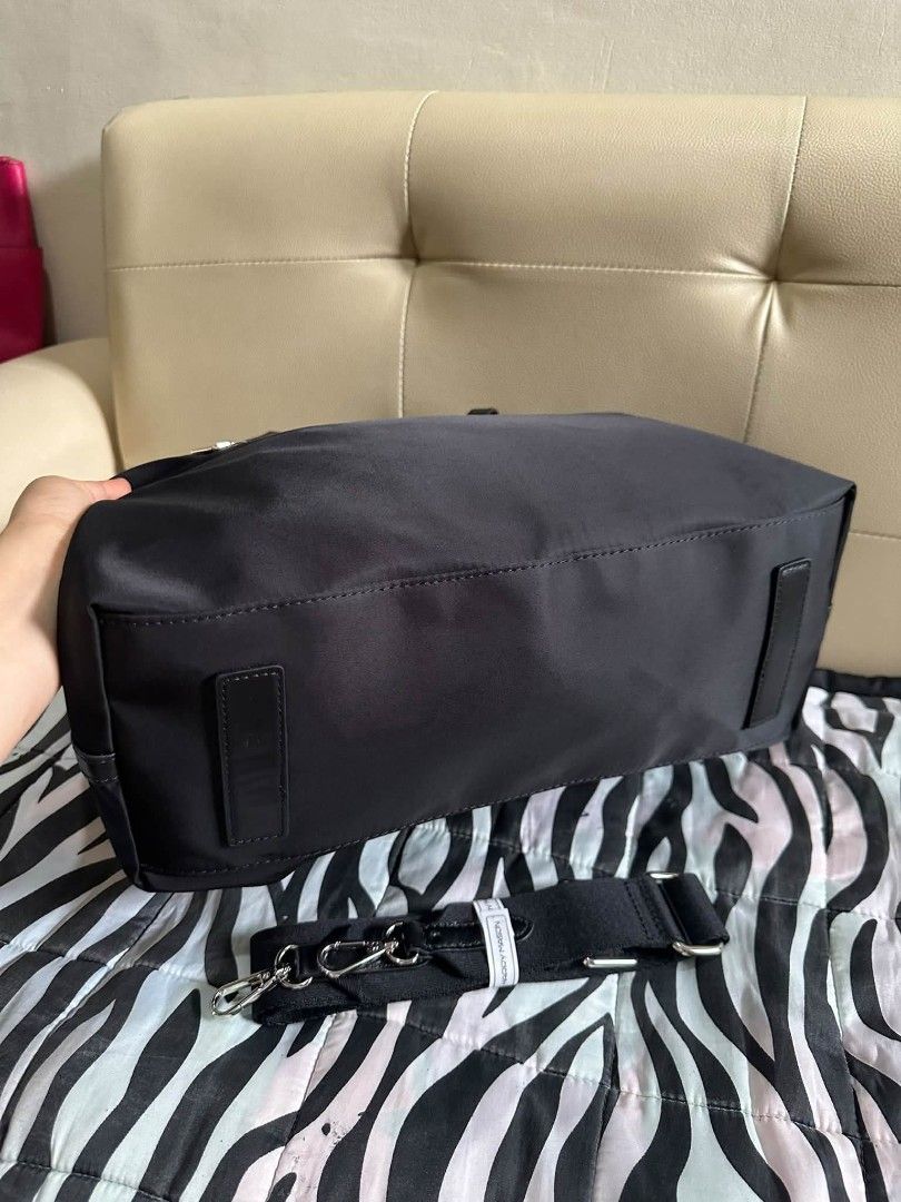 Harry Mason (Category: Shoulder Bags) located in Las Pinas. Submitted by wisedragon-84af (Listing ID 1469086413, Image 3). Description: .
