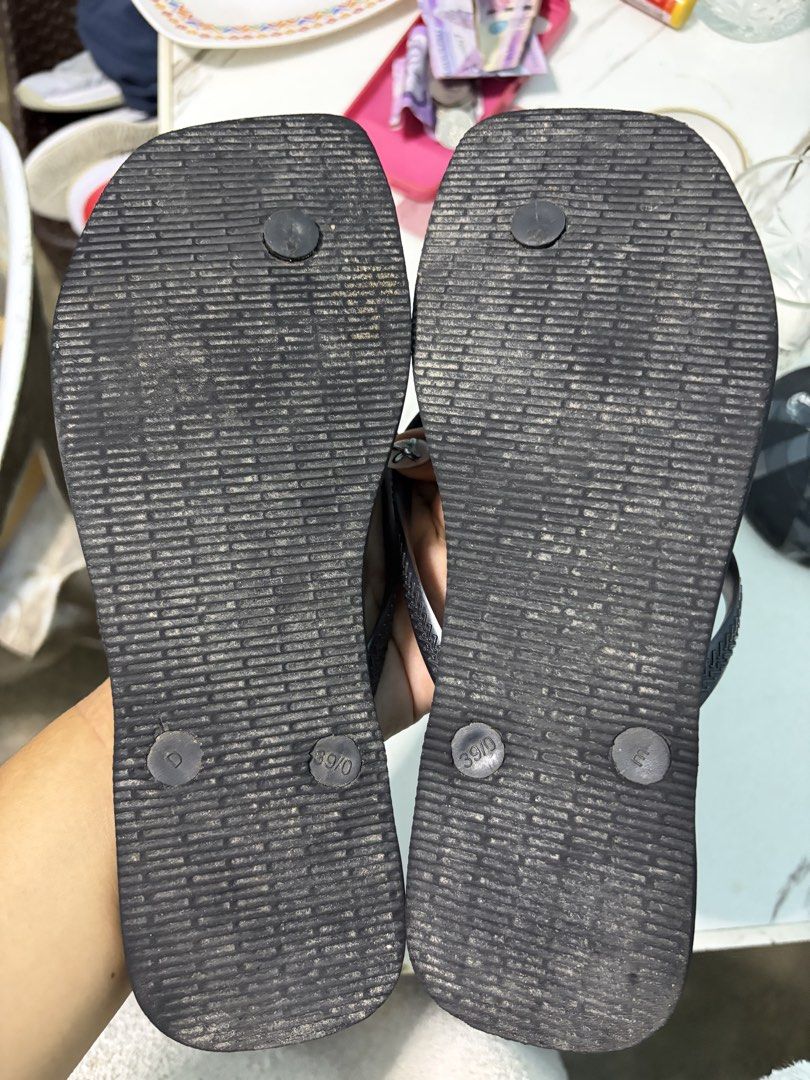 Havaianas Black Square Toe Flip Flops Size 39-40 (Category: Slippers and slides) located in Malolos. Submitted by its_marychrist (Listing ID 1469100567, Image 2). Description: - Brand: Havaianas - Color: Classic Black - Style: Trendy square toe design - Size: US 9/10 | EUR 41/42 | BR 39-40 - Condition: Pre-loved, normal dirt/wear on soles, straps and studs are 100% intact - Features: Textured footbed for non-slip comfort, iconic branded straps - 