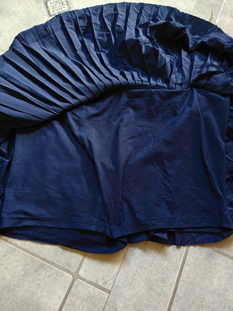 Head (Category: Skirts) located in Mandaue City. Submitted by prekfinds (Listing ID 1468991382, Image 3). Description: Head Performance Women's Tennis Skort Featuring an elastic waistband with the HEAD logo and a pleated design. As new condition Size:Medium on tag Dimes: 28-30W x 13L No issue.