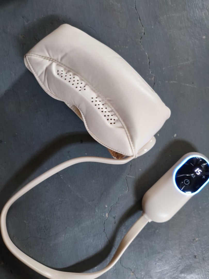 Head Massager PRO Ver. Bnew (Category: Rehabilitative Devices) located in Cavite. Submitted by cappfinds86177 (Listing ID 1469112013, Image 1). Description: cod lalamove or shipping.
