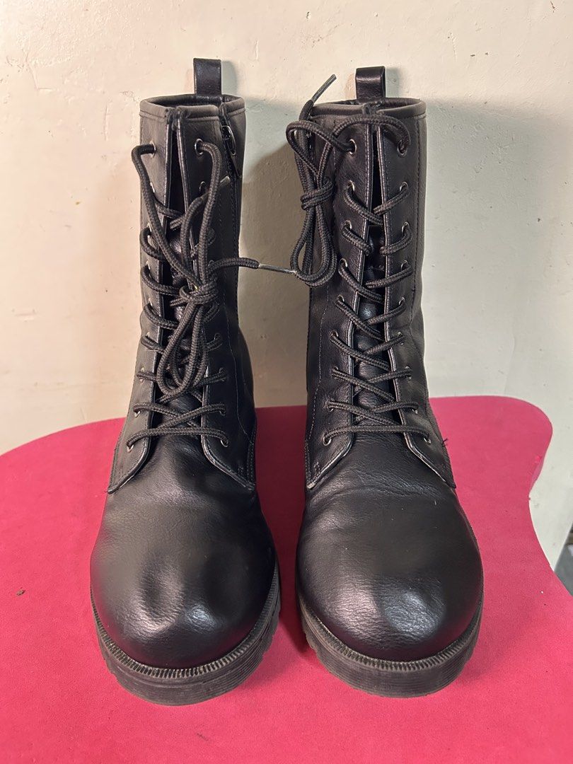 Healme Lace Up Black Boots (Category: Boots) located in Quezon City. Submitted by jjsurplus_23 (Listing ID 1469104752, Image 3). Description: 23.5-24cm insole.