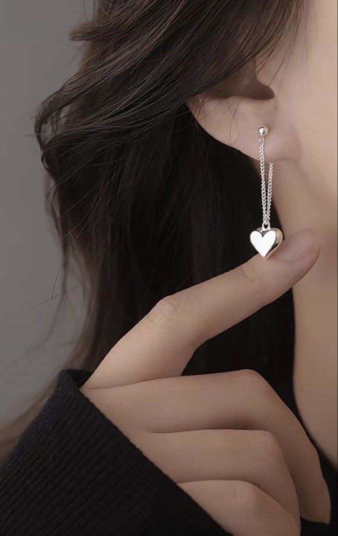 Heart dangling earrings (Category: Earrings) located in Manila. Submitted by vintageaccessories (Listing ID 1469067899, Image 3). Description: .