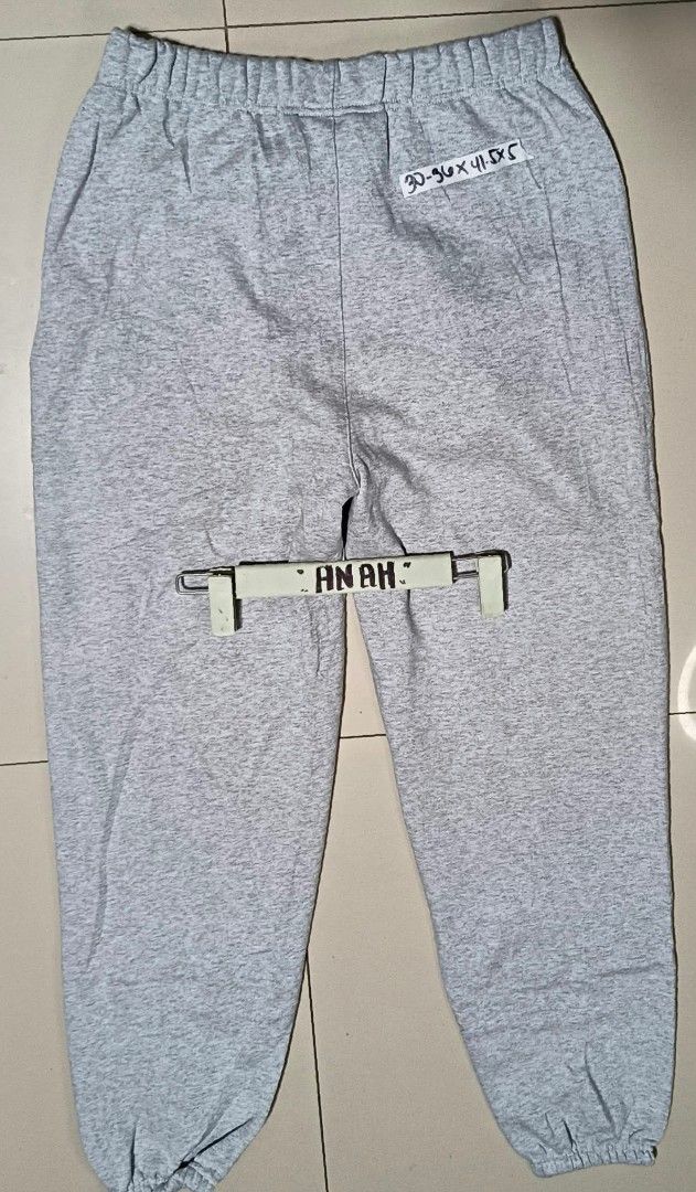 Heather Grey Sweatpants (Category: Joggers) located in Valenzuela. Submitted by AnahThrift (Listing ID 1469062225, Image 2). Description: New Arrival ❗❗❗ 👉Very Good condition 👍 👉 MOP:: Palawan/Cebuana/Gcash 👉 Courier:: Lalamove/MCFA/LBC/J&T 👉 Location:: Karuhatan, Valenzuela City 👉Salamat po ᥬ😊᭄🙏❣️.