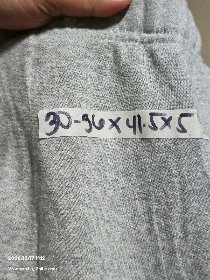Heather Grey Sweatpants (Category: Joggers) located in Valenzuela. Submitted by AnahThrift (Listing ID 1469062225, Image 1). Description: New Arrival ❗❗❗ 👉Very Good condition 👍 👉 MOP:: Palawan/Cebuana/Gcash 👉 Courier:: Lalamove/MCFA/LBC/J&T 👉 Location:: Karuhatan, Valenzuela City 👉Salamat po ᥬ😊᭄🙏❣️.