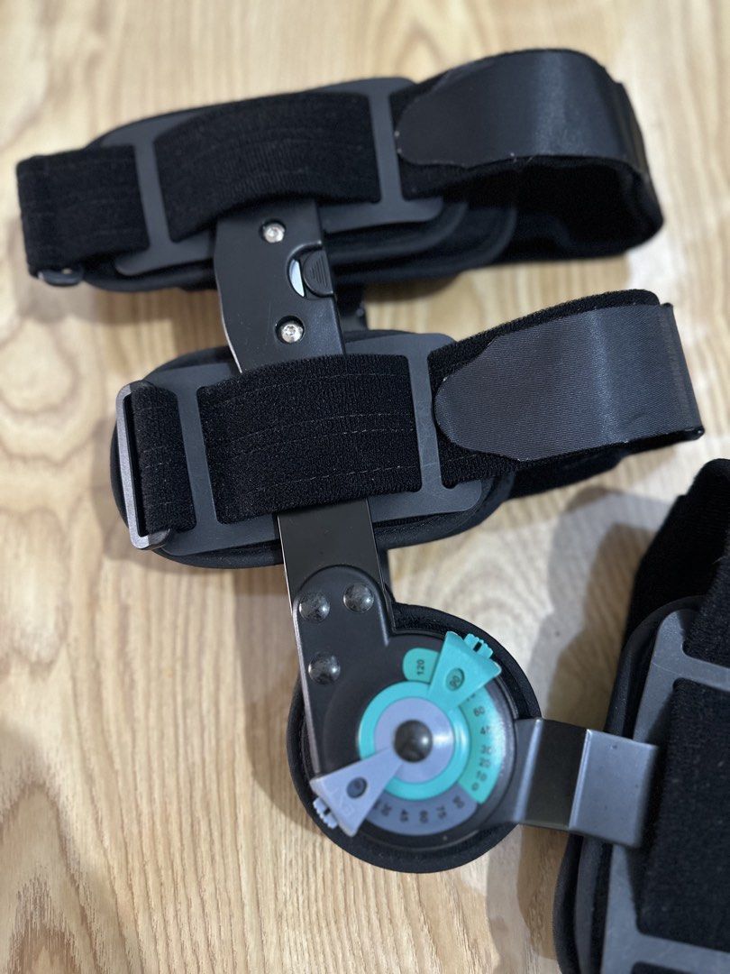 Heavy duty Adjustable Hinged knee brace (Category: Braces, Support & Protection) located in Manila. Submitted by sncrl (Listing ID 1468949157, Image 3). Description: *1 week use only *Rfs : mabilis naka recover sa ACL kaya hindi masyado nagamit. *negotiable.