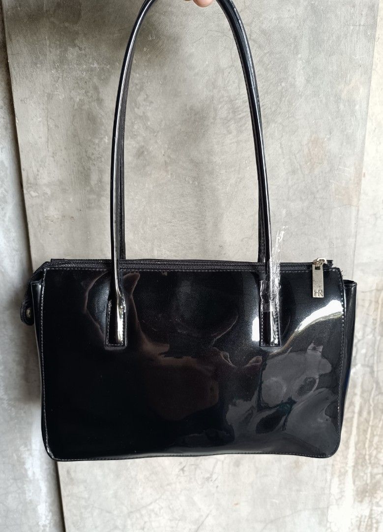 Helena Rubenstein Acrylic Purse Bag (Category: Shoulder Bags) located in Bacoor. Submitted by nineties_kid (Listing ID 1469067648, Image 3). Description: <==• Helena Rubenstein Acrylic Purse Bag Color: Black Strap length: 9 inches Bag width: 12 inches Bag length: 8 inches Bag Expandable width: 3.5 inches _________________________ -Modes Of Delivery: J&T/Lalamove/ LBC (Cash on Pick-up/COD) -Meet-up (Bacoor Cavite Area/Mandaluyong-Shaw,Hulo,Makati 