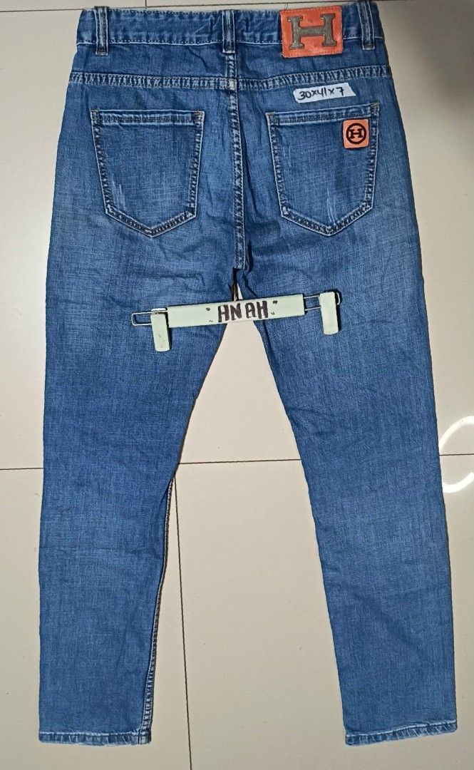 Her Blue Denim Jeans Pants Not Stretch (Category: Jeans) located in Valenzuela. Submitted by AnahThrift (Listing ID 1469062565, Image 3). Description: New Arrival ❗❗❗ 👉Very Good condition 👍 👉 MOP:: Palawan/Cebuana/Gcash 👉 Courier:: Lalamove/MCFA/LBC/J&T 👉 Location:: Karuhatan, Valenzuela City 👉Salamat po ᥬ😊᭄🙏❣️.