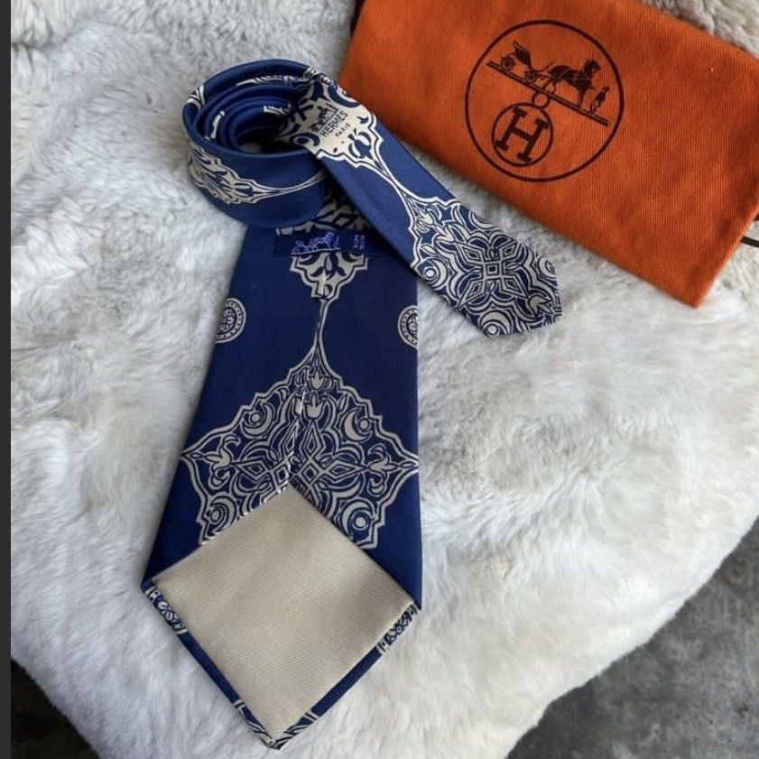 HERMES Arabesques bleu tie (Category: Ties) located in Cagayan de Oro. Submitted by kjcartier26 (Listing ID 1469017669, Image 3). Description: Authentic, Flawless, Quality Silk. 🇯🇵✨.