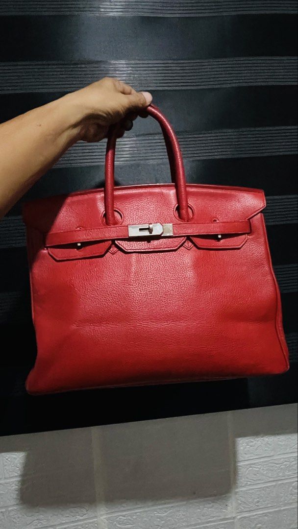 hermes kelly birkin 35 (Category: Luxury Bags & Wallets) located in Bacolod City. Submitted by trashy84 (Listing ID 1469063138, Image 1). Description: issue sign of use.