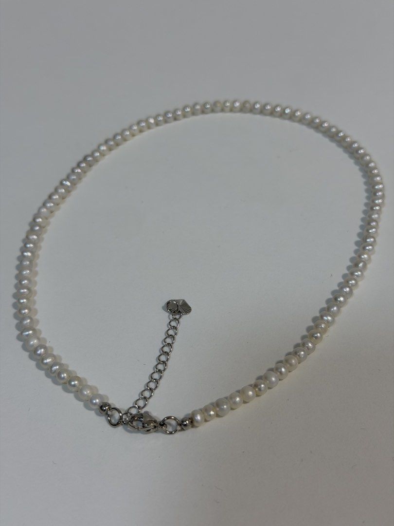 High-Quality Freshwater Pearl Necklace (Category: Necklaces) located in Taytay. Submitted by kayecincoda (Listing ID 1469114818, Image 2). Description: Material: High-quality freshwater pearl, non-tarnish and hypoallergenic Length: 16-18 inches adjustable Condition: Brand new inside original white gift box with black velvet lining Ideal for gifts or personal use.
