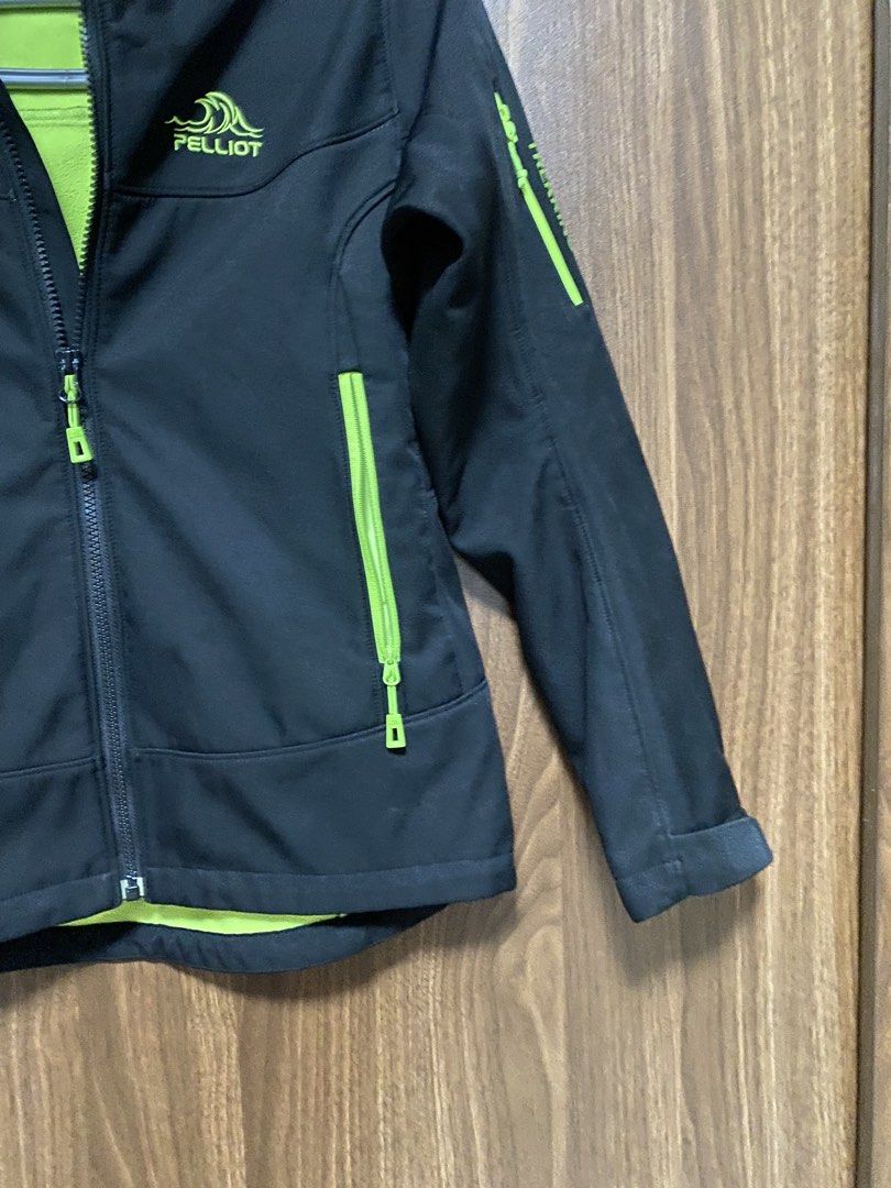 Hiking / Trekking Jacket (Category: Activewear) located in Paranaque City. Submitted by slowsundays.club (Listing ID 1468966897, Image 3). Description: .