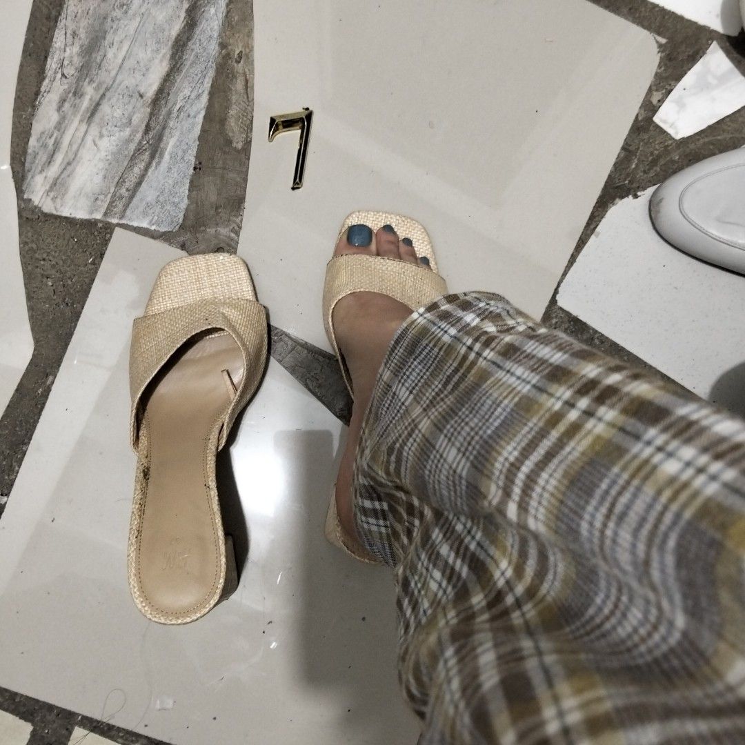 H&M (Category: Heels) located in El Salvador. Submitted by francheskaukayukay (Listing ID 1469014437, Image 3). Description: .