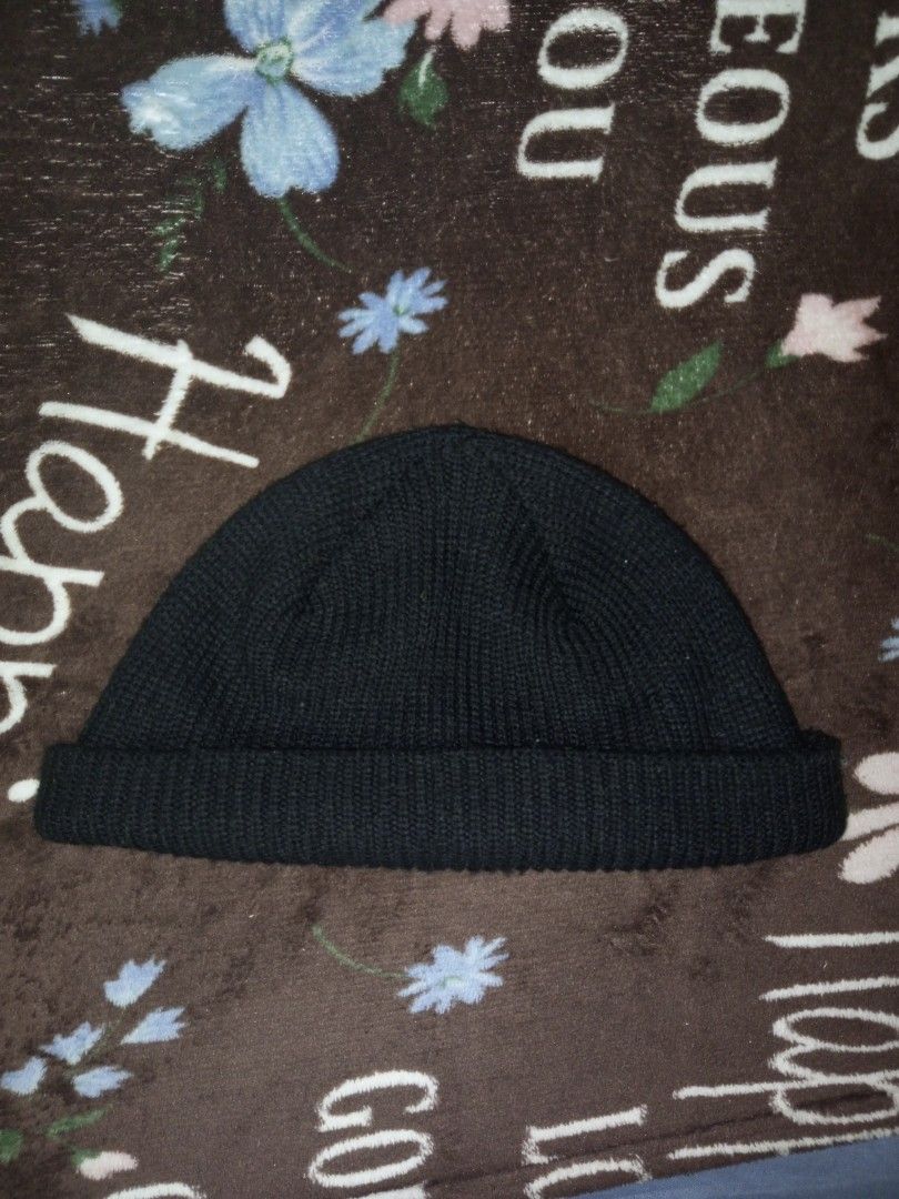 H&m authentic beanie (Category: Beanies) located in Manila. Submitted by quickcrystal.12e054 (Listing ID 1469123036, Image 2). Description: authentic.