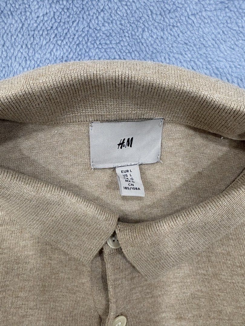 H&M Beige Polo (Category: Tshirts & Polo Shirts ) located in Alburquerque. Submitted by ukay_ni_edgar (Listing ID 1469024641, Image 2). Description: Neutral beige H&M polo for that timeless, understated look .