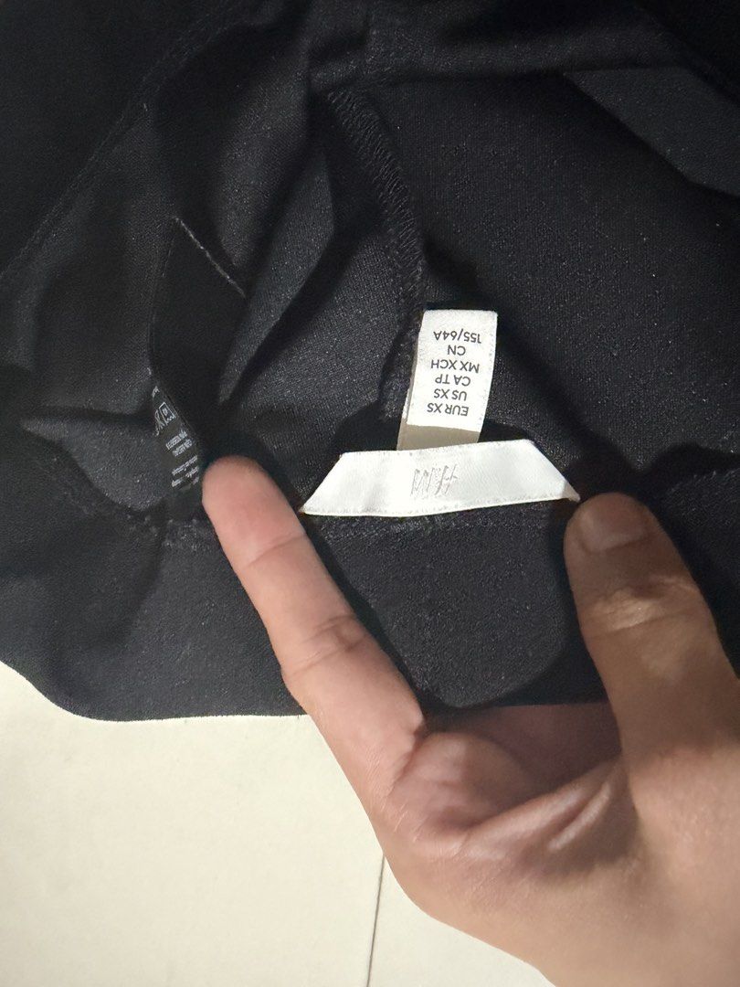 H&M Black Flare Pants Size XS (Category: Jeans) located in Paranaque City. Submitted by mryjwll (Listing ID 1469003388, Image 3). Description: - Brand: H&M - Size: XS - Style: High waist flare pants - Material: Stretchable fabric - Condition: Clean, minimal wear - Perfect everyday basic that pairs easily with tops and sneakers.