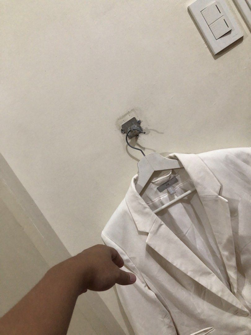 H&M Blazer (Category: Coats, Jackets and Outerwear) located in Oas. Submitted by alithrifthunter (Listing ID 1469093495, Image 3). Description: .