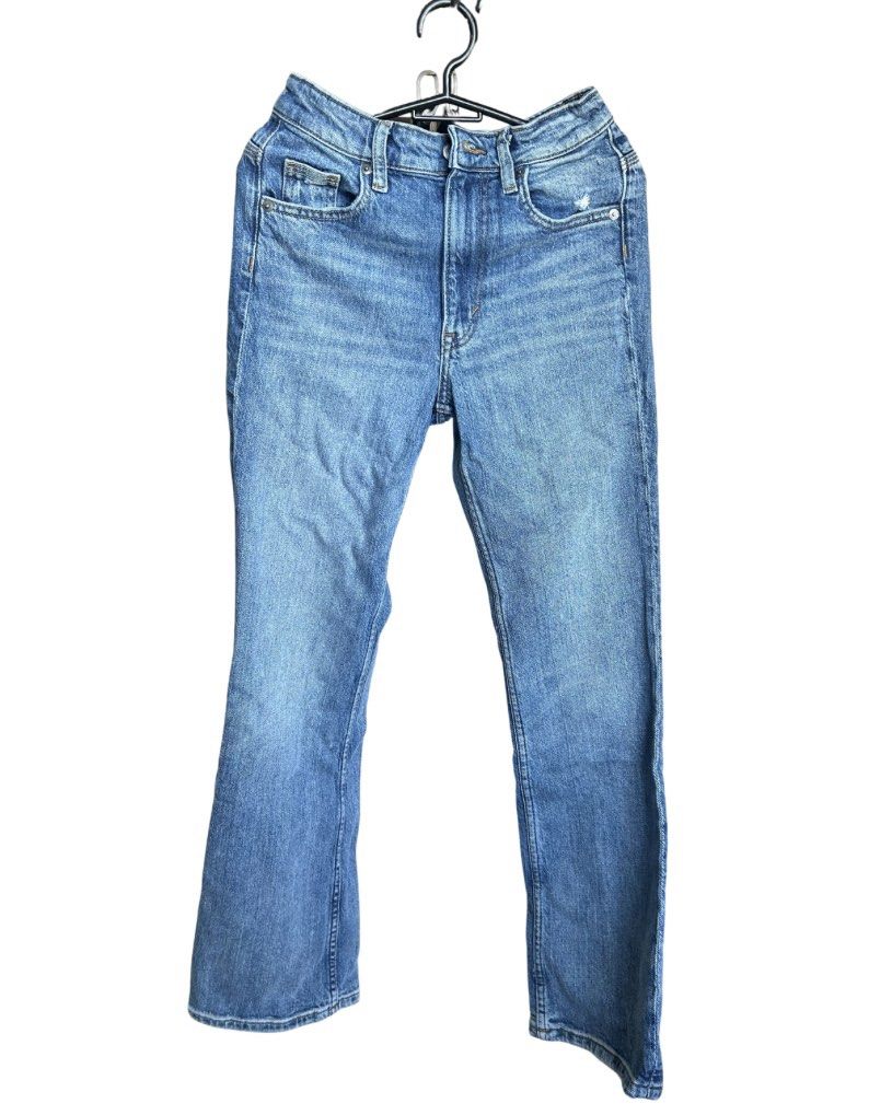 H&M Blue Flared Denim Jeans (Category: Jeans) located in Manila. Submitted by wyennzelledv (Listing ID 1468986337, Image 3). Description: Selling my H&M Bootcut High Jeans (EUR 32 / US 0) – Medium Blue Condition: Like new (once lang nasuot) RFS: malaki sakin Original Price: ~₱2,000+ Selling Price: ₱1,700 (slightly negotiable) Loc: SMDC Sun Residence, Welcome Rotonda Can meet up in UST.