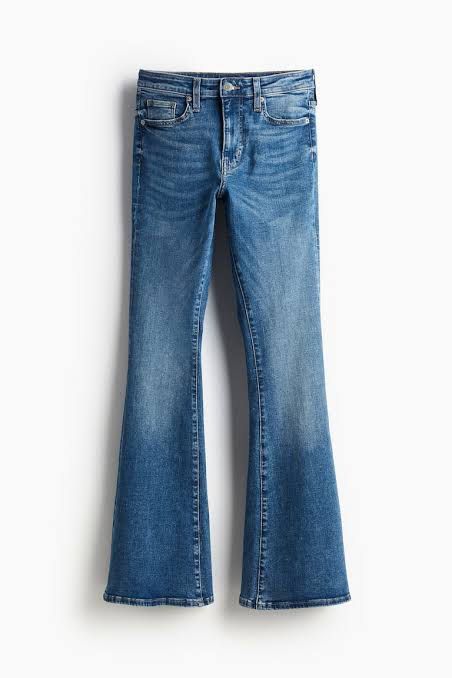 H&M Blue Flared Denim Jeans (Category: Jeans) located in Manila. Submitted by wyennzelledv (Listing ID 1468986337, Image 1). Description: Selling my H&M Bootcut High Jeans (EUR 32 / US 0) – Medium Blue Condition: Like new (once lang nasuot) RFS: malaki sakin Original Price: ~₱2,000+ Selling Price: ₱1,700 (slightly negotiable) Loc: SMDC Sun Residence, Welcome Rotonda Can meet up in UST.