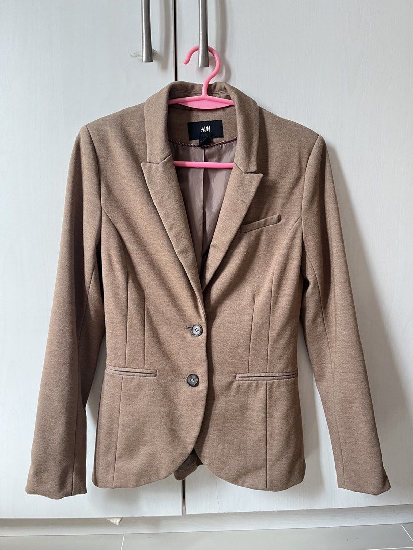H&M brown blazer (Category: Coats, Jackets and Outerwear) located in Batangas. Submitted by alita.clo (Listing ID 1468988458, Image 1). Description: with minor signs of usage no major flaws rfs: decluttering.