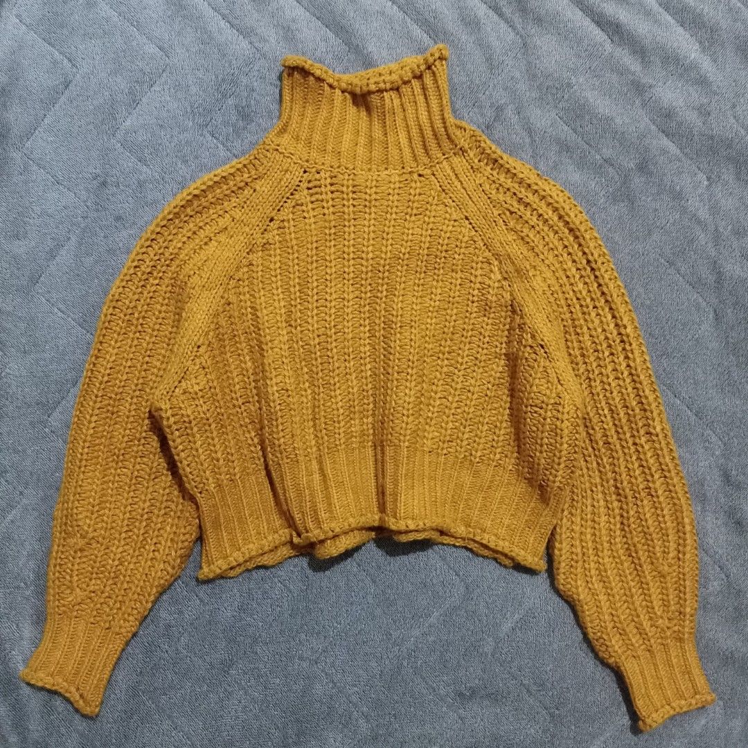 H&M Chunky Turtle Neck Sweater (Category: Longsleeves) located in Alburquerque. Submitted by thriftyssential (Listing ID 1468951281, Image 2). Description: 🌸H&M Chunky Turtle Neck Sweater 🔸Size: XSmall on tag . Fits up to Medium since size runs big 🔸 Condition: in excellent condition. No flaws . 🔸 PHP 380 only✨ 🔸 Actual color is beige ‼️FIXED PRICE FOR ITEMS ON SALE‼️ 🔸 Color may vary due to lighting 🔸 Personal preloved 🔸 No when worn pho