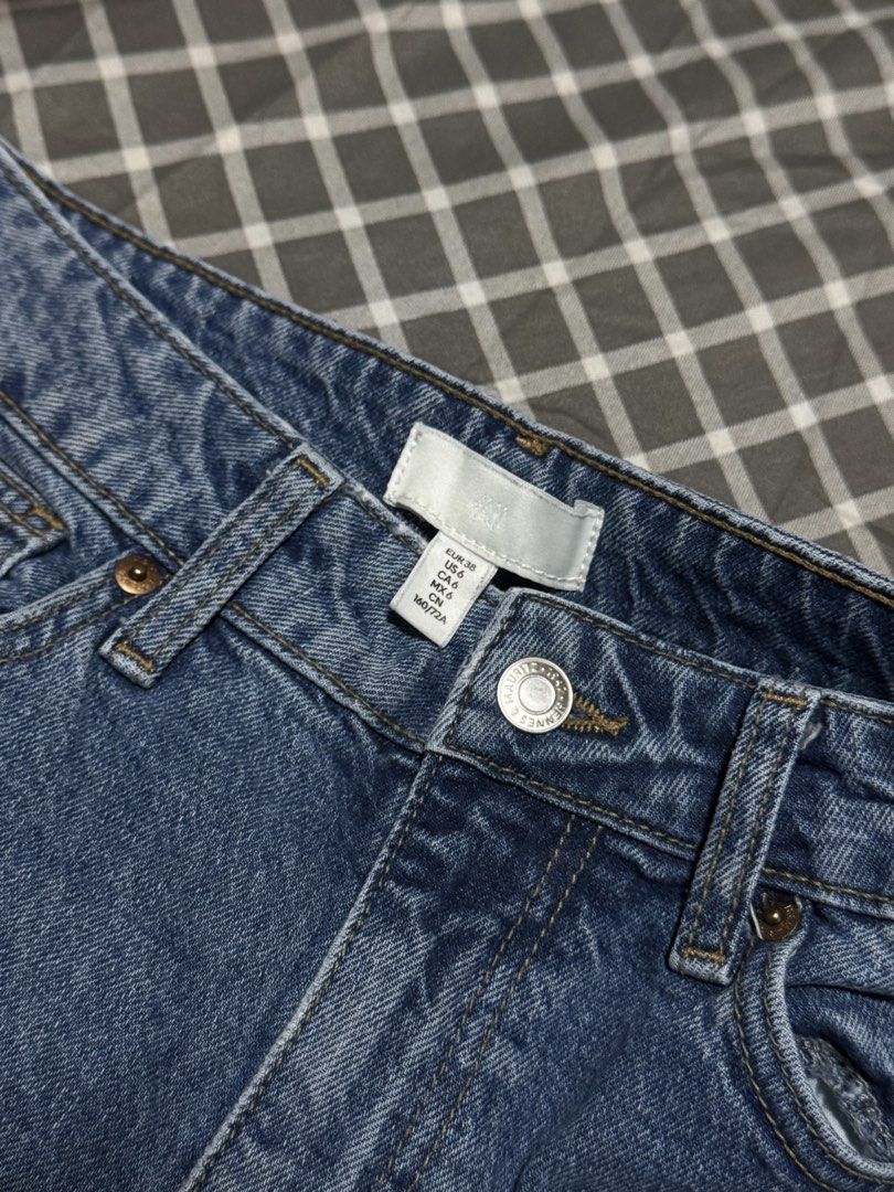 H&M Denim Mom Jeans (Category: Jeans) located in Quezon City. Submitted by lovethepreloved_finds (Listing ID 1469055070, Image 1). Description: ✔️Very comfy Denim Mom Jeans for Casual or Smart Casual Look! ✔️Thick and nice quality fabric even after wash..