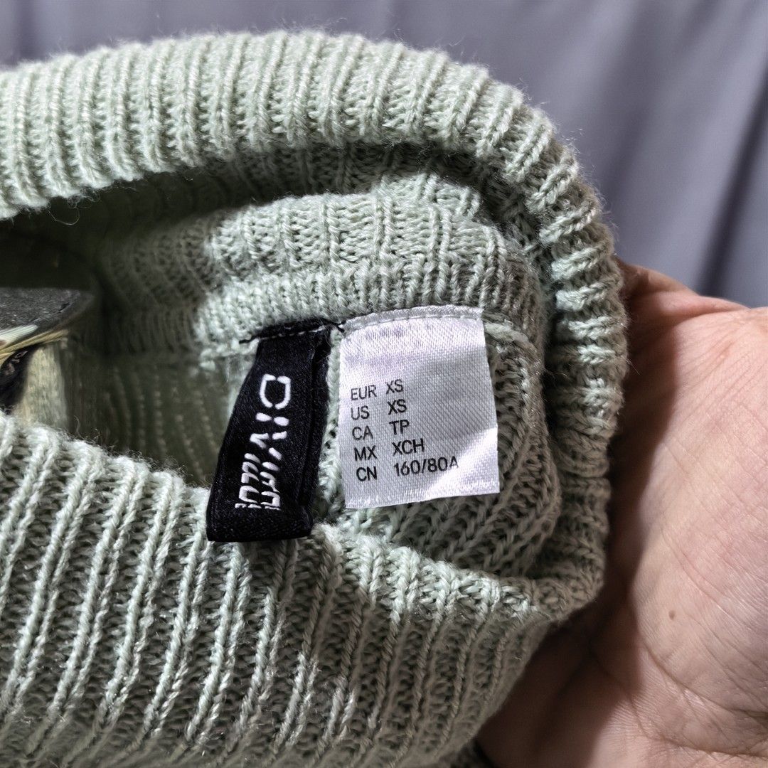 H&M Divided Sweater (Category: Others Tops) located in Davao. Submitted by threadelle_davao (Listing ID 1469156590, Image 2). Description: Good as new used once - xs on tag can fit up to medium frame 👉🏻 We ship nationwide via J&T or LBC 👉🏻 Payment first basis 👉🏻 Delivery via Grab or Maxim for Davao buyers 👉🏻 Gcash - Maya wallet - Bank transfer only.
