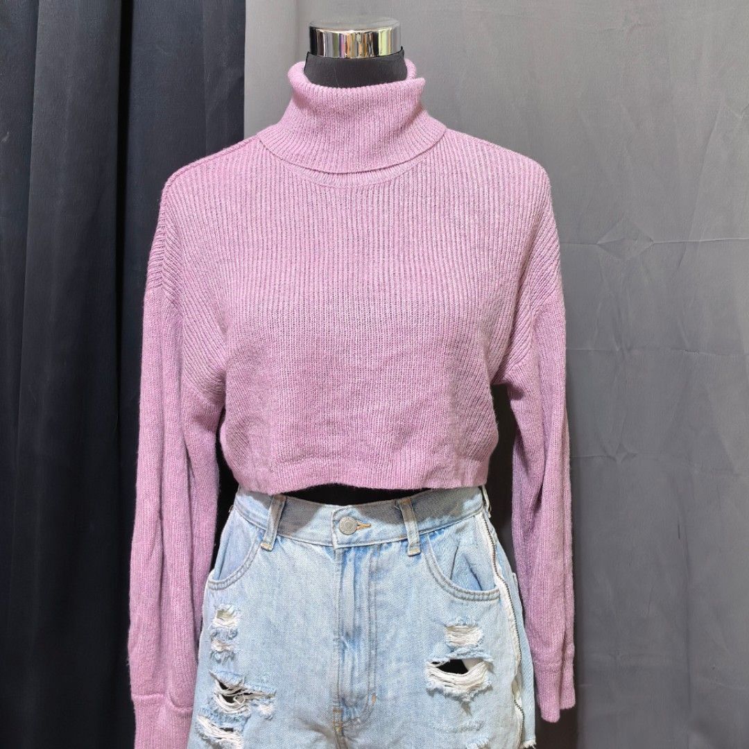 H&M Divided Sweater (Category: Others Tops) located in Davao. Submitted by threadelle_davao (Listing ID 1469156637, Image 1). Description: Good condition - small on tag can fit uo to medium frame 👉🏻 We ship nationwide via J&T or LBC 👉🏻 Payment first basis 👉🏻 Delivery via Grab or Maxim for Davao buyers 👉🏻 Gcash - Maya wallet - Bank transfer only.