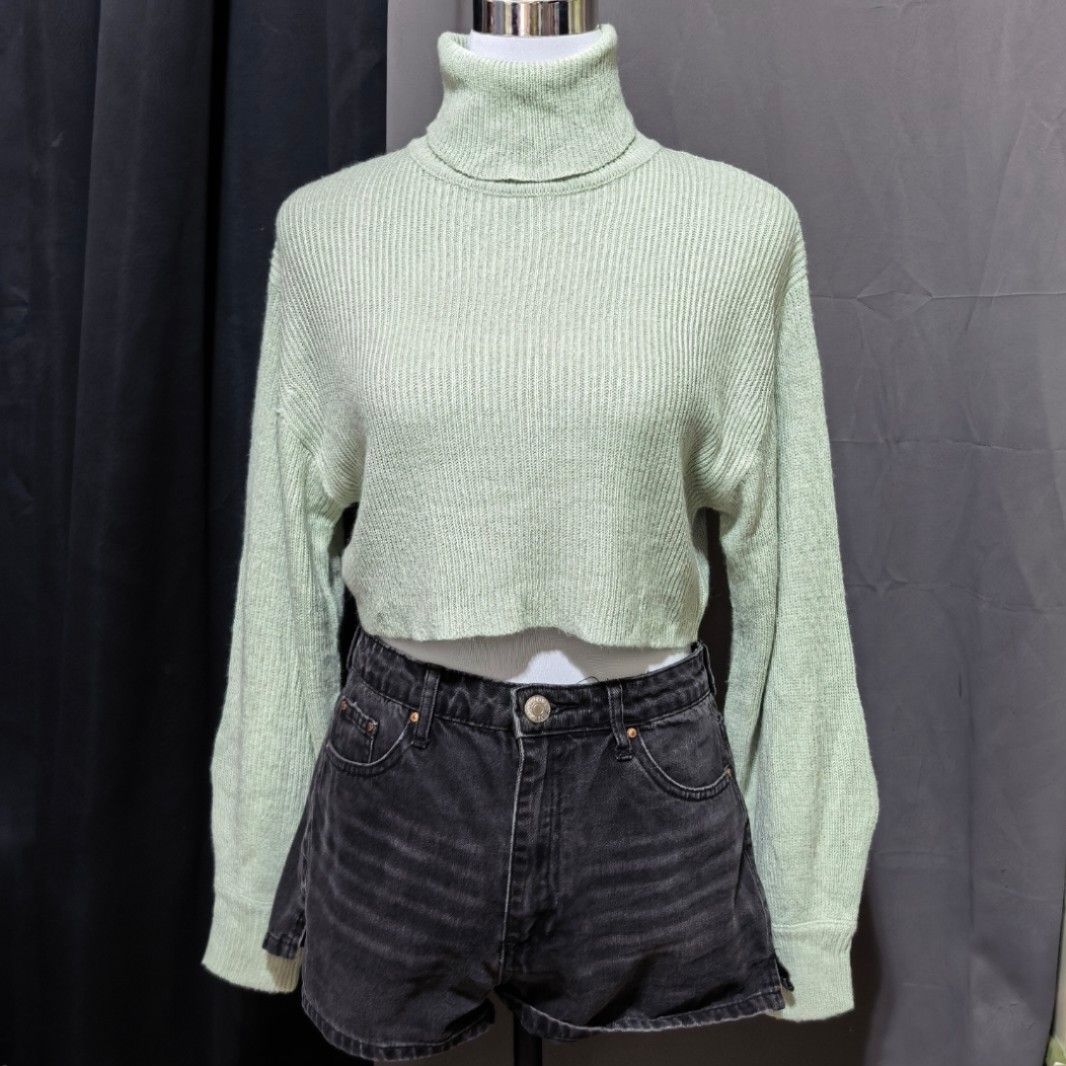 H&M Divided Sweater (Category: Others Tops) located in Davao. Submitted by threadelle_davao (Listing ID 1469156590, Image 1). Description: Good as new used once - xs on tag can fit up to medium frame 👉🏻 We ship nationwide via J&T or LBC 👉🏻 Payment first basis 👉🏻 Delivery via Grab or Maxim for Davao buyers 👉🏻 Gcash - Maya wallet - Bank transfer only.