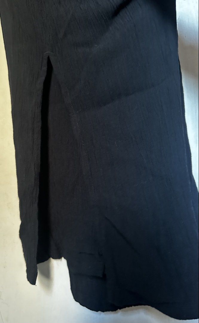 H&M wideleg pants (Category: Other Bottoms) located in Cavite. Submitted by chicfinds.slay (Listing ID 1469009894, Image 3). Description: ✨ palazzo pants with side pocket ✨used twice been stock on closet ✨best fit s-semi medium/garterized ✨best for tall girls 5’3 up flat sandals ✨petite girls best with block sandals my height is 5’1 used 2inches sandals ✨perfect ootd for beach trips or semi formal gatherings elegant and versatile easy to pair .