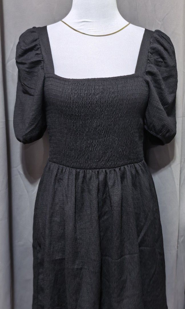 H&M Dress (Category: Dresses) located in Davao. Submitted by threadelle_davao (Listing ID 1469157288, Image 1). Description: Used once - still in good condition 👉🏻 We ship nationwide via J&T or LBC 👉🏻 Payment first basis 👉🏻 Delivery via Grab or Maxim for Davao buyers 👉🏻 Gcash - Maya wallet - Bank transfer only.