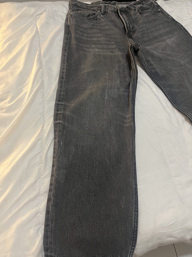 H&M Loose Jeans (Category: Jeans) located in Manila. Submitted by westbridge007 (Listing ID 1469072738, Image 2). Description: H&M Loose Jeans Black/Gray Size: 30/30 Condition: Used No issues 700 only.