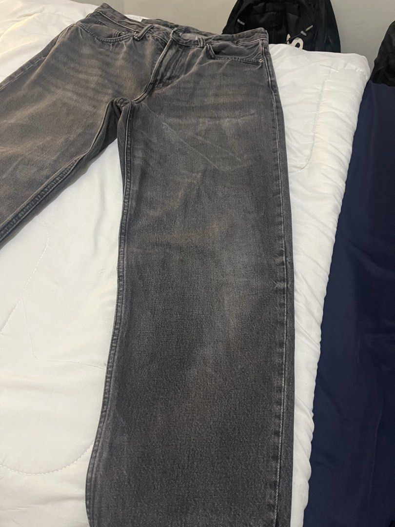 H&M Loose Jeans (Category: Jeans) located in Manila. Submitted by westbridge007 (Listing ID 1469072738, Image 3). Description: H&M Loose Jeans Black/Gray Size: 30/30 Condition: Used No issues 700 only.