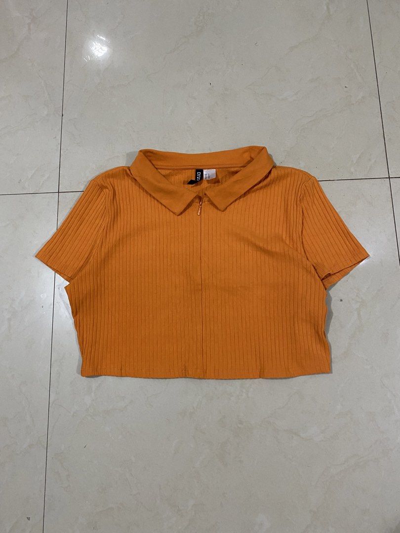 H&M PATTERN CROP RUST WOMENS TOP (Category: Shirts) located in Talisay. Submitted by hustlethrift_2600 (Listing ID 1468931795, Image 1). Description: H&M PATTERN CROP RUST WOMENS TOP M-L 19-20 W 15 L CROP STYLE EXCELLENT CONDITION 9.8/10 COLOR RATE NO ISSUE - 399 🏷️.