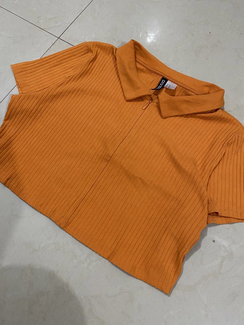 H&M PATTERN CROP RUST WOMENS TOP (Category: Shirts) located in Talisay. Submitted by hustlethrift_2600 (Listing ID 1468931795, Image 3). Description: H&M PATTERN CROP RUST WOMENS TOP M-L 19-20 W 15 L CROP STYLE EXCELLENT CONDITION 9.8/10 COLOR RATE NO ISSUE - 399 🏷️.
