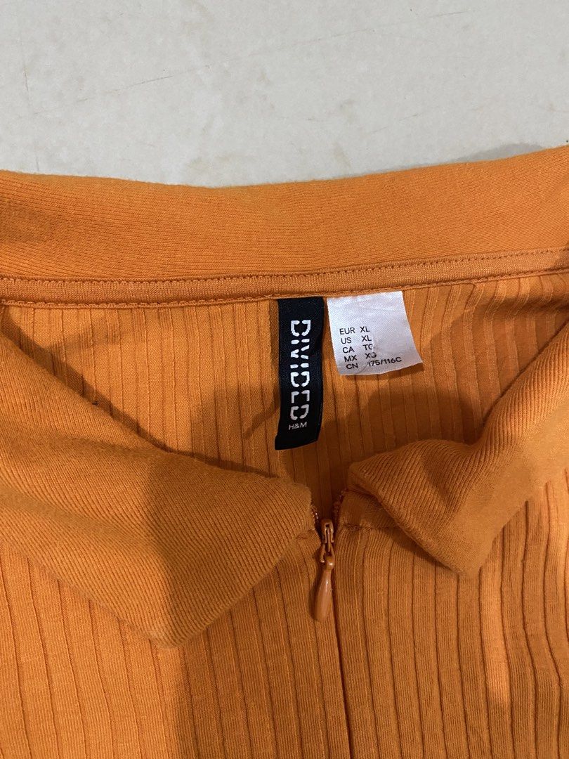 H&M PATTERN CROP RUST WOMENS TOP (Category: Shirts) located in Talisay. Submitted by hustlethrift_2600 (Listing ID 1468931795, Image 2). Description: H&M PATTERN CROP RUST WOMENS TOP M-L 19-20 W 15 L CROP STYLE EXCELLENT CONDITION 9.8/10 COLOR RATE NO ISSUE - 399 🏷️.